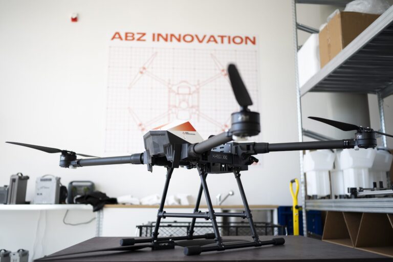 Dron SkyClean w akcji